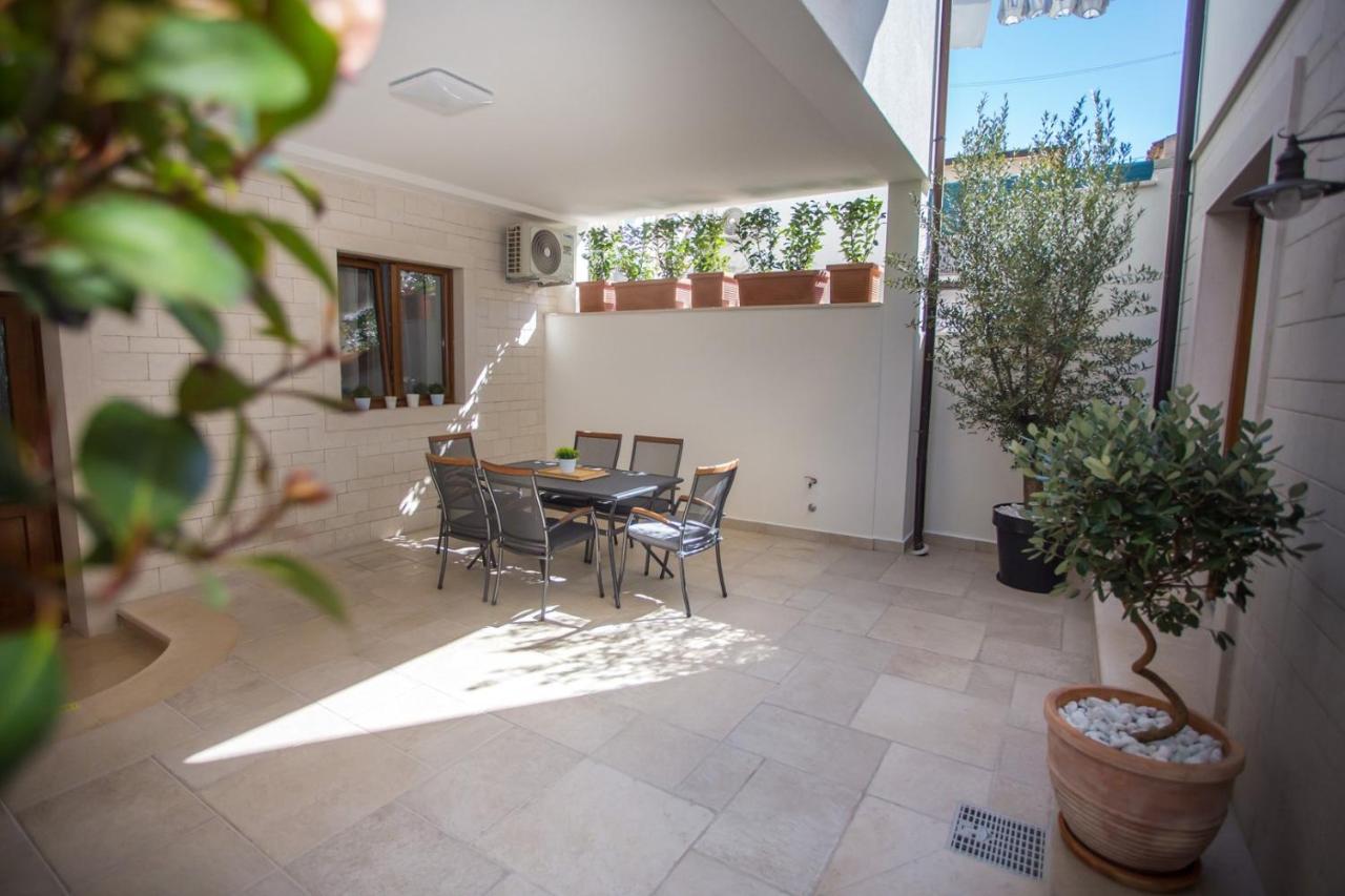 Holiday Home Camellia Poreč Buitenkant foto